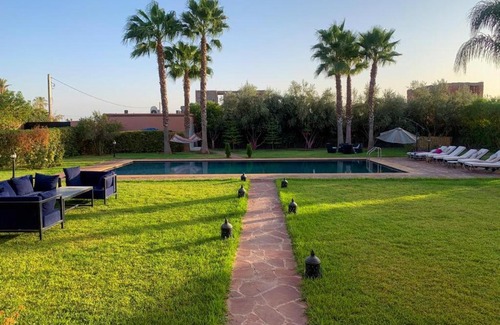 Annakhil Villa | مراكش طريق فاس