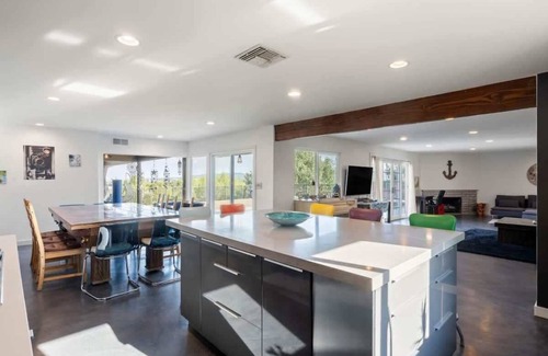 West Hills House | ৎ୭Middlebury Heightsৎ୭ Pool,Jacuzzi, games & more