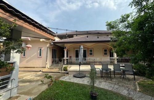 San Pa Thong House | บ้านกันเอง Baan Kun Aeng Homestay