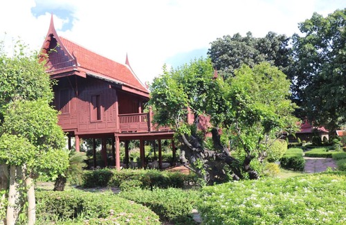 Si Prachan Hotel | บ้านไทยรีสอร์ท
