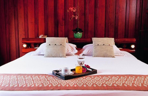Si Prachan Hotel | บ้านไทยรีสอร์ท