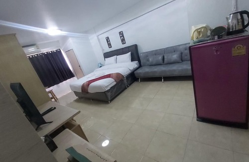 Huai Khwang Condo | ห้องทับทิม (the center town)