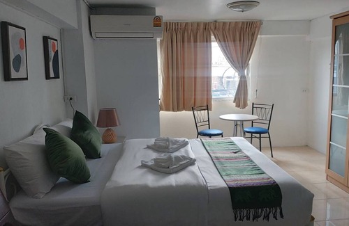 Huai Khwang Apartment | ห้องมรกต (The center town)
