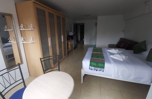 Huai Khwang Apartment | ห้องมรกต (The center town)