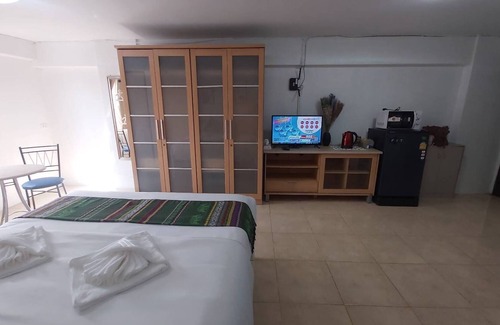 Huai Khwang Apartment | ห้องมรกต (The center town)