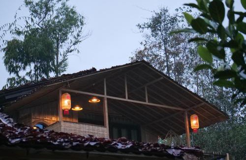 Mok Cham Pae House | เห็ดเหลือง Hedreung banrakthai homestay and camping