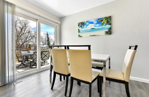 Cheyenne Meadows House | ᨒStylish 4BR - Movie Lounge - 10 min to Ft Carsonᨒ