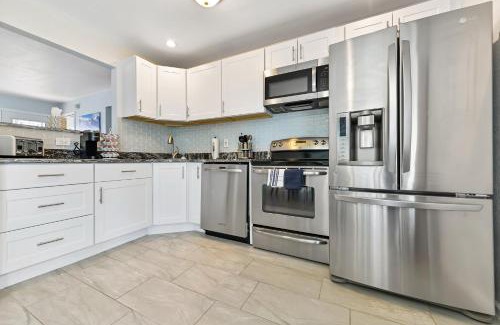 Cheyenne Meadows House | ᨒStylish 4BR - Movie Lounge - 10 min to Ft Carsonᨒ