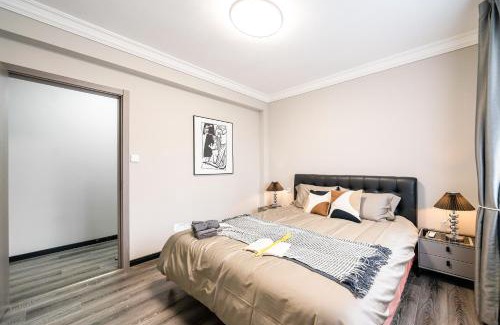 Downtown Shanghai Apartment | 上海柠檬汁民宿 Shanghai lemon juic B&B-Shanghai Lemon Deluxe Room 外滩南京西路步行街