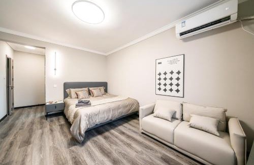 Downtown Shanghai Apartment | 上海柠檬汁民宿 Shanghai lemon juic B&B-Shanghai Lemon Deluxe Room 外滩南京西路步行街