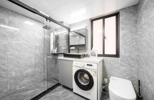 Downtown Shanghai Apartment | 上海柠檬汁民宿 Shanghai lemon juic B&B-Shanghai Lemon Deluxe Room 外滩南京西路步行街