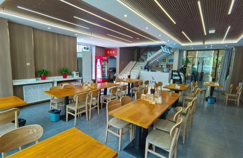 Shuimogou District Hotel | 乌鲁木齐会展中心万信至格酒店