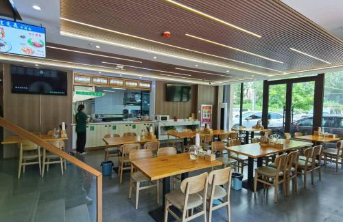 Shuimogou District Hotel | 乌鲁木齐会展中心万信至格酒店