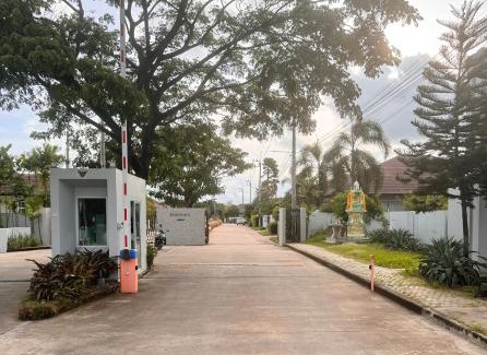 Na Kluea Villa | 喧嚣都市绿荫花丛中的PanaLee别墅