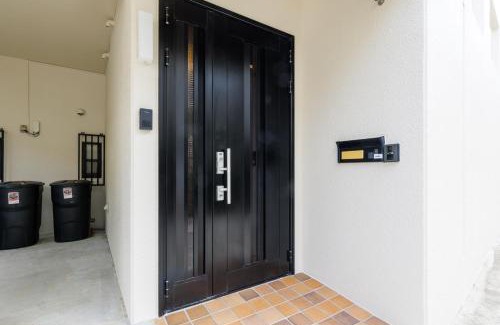Naha City Centre House | 国際通り徒歩3分 無料駐車場2台 空港車で10分 トイレ2 最大8人 松尾style