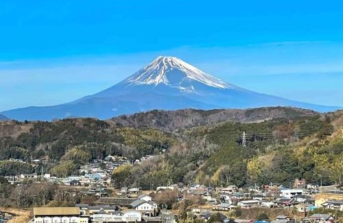 Izu House | 天然温泉-富士山パノラマビュー-プライベートデッキで非日常体験を-伊豆の温泉付き貸別荘-中伊豆noie