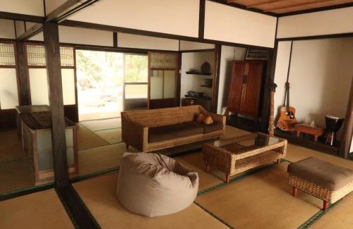 Kitsuki House | 奈多みどり荘 Nada Beach House