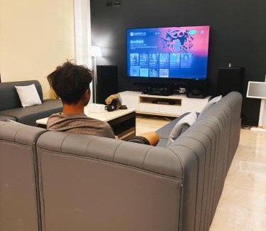 Hengchun Villa | 恆春夏居心澍包棟民宿 10至20人入住 烤肉電動麻將水池Ktv