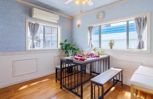 Kadena-cho House | 最大12名 沖縄アリーナ近く アメリカンビレッジまで車で10分 White Terrace