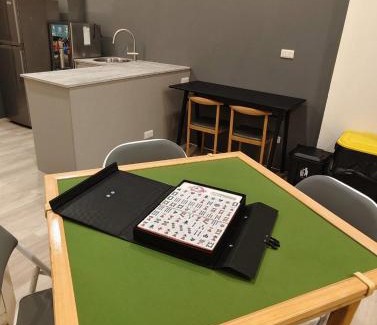 Anping House | 橙居-依人數開放房型-台南安平包棟民宿-泡湯池-麻將-停車方便-加大雙人床