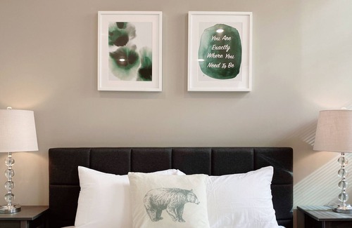 Logan Square Apartment | 浪淘沙 | Pinot Noir Studio at City Hall
