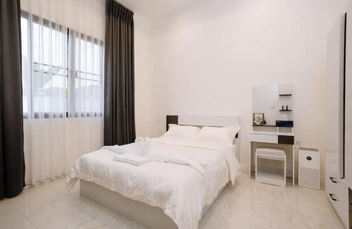 Ban Waen Villa | 清迈现代豪华泳池独栋别墅 可配埃尔法包车专属司机 （Chang king villa）
