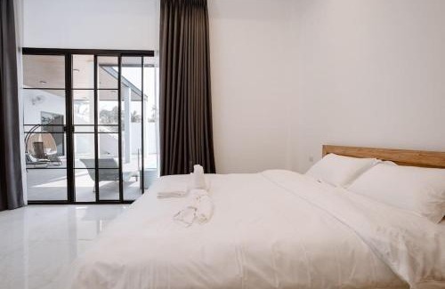 Ban Waen Villa | 清迈现代豪华泳池独栋别墅 可配埃尔法包车专属司机 （Chang king villa）