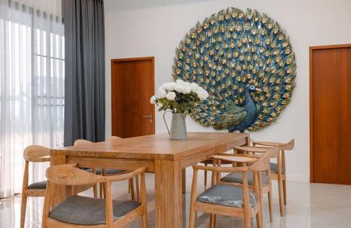 Ban Waen Villa | 清迈现代豪华泳池独栋别墅 可配埃尔法包车专属司机 （Chang king villa）