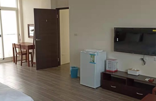 Huxi Bed & Breakfast | 獨棟鄉村別墅,我們離馬公市12公里、機場8公里、鄰近南寮古厝群200公尺、奎壁山摩西分海2公里,菓葉觀日、菓葉灰窯、龍門閉鎖陣地等,門口備有大量停車場