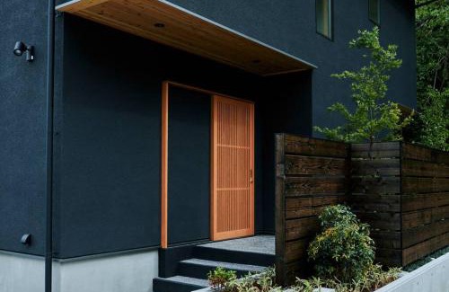 Atami House | 相模湾と熱海の街を一望できるサウナと半露天温泉の一軒家