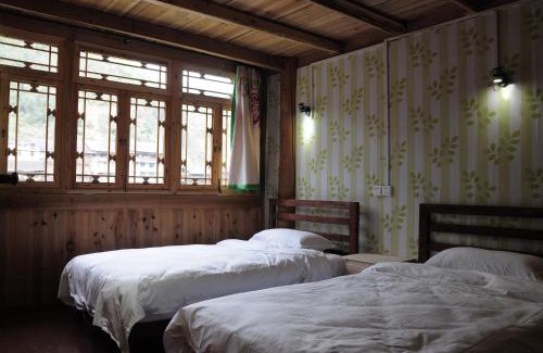 Qiandongnan Hotel | 肇兴溪舍山堂 Creekside Inn