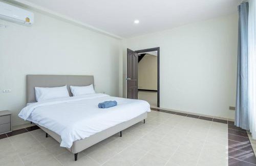 Jomtien Villa | 芭提雅市中心3卧泳池别墅，近海滩，网红悬崖餐厅,步行街