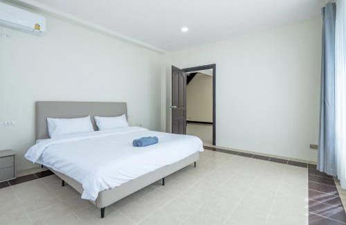 Jomtien Villa | 芭提雅市中心3卧泳池别墅，近海滩，网红悬崖餐厅,步行街