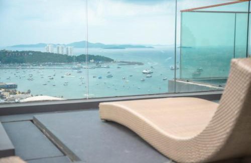 Pattaya Bay Apartment | 芭提雅Edge极致高端景观房-海景城景巨大顶楼泳池-健身房按摩房乒乓球室花园餐厅