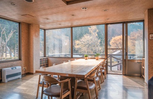 Yuzawa Cabin | 豊島ロッヂ苗場