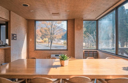 Yuzawa Cabin | 豊島ロッヂ苗場