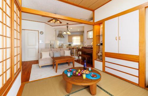 Kadena-cho House | 駐車場2台 海中道路や伊計島にアクセス良好 和室付き 最大5名宿泊施設 Guest house mum