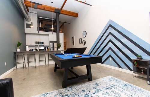 Lacy Apartment | ꕥHeart of DTSAꕥPool Tableꕥ98 WlkscrꕥACꕥBalconyꕥGYMꕥ