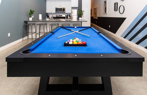 Lacy Apartment | ꕥHeart of DTSAꕥPool Tableꕥ98 WlkscrꕥACꕥBalconyꕥGYMꕥ