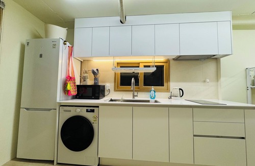 Seongsu Apartment | 삼Atelier Seongsu Riverside Loft Cherry Blossom Road Han River airport bus