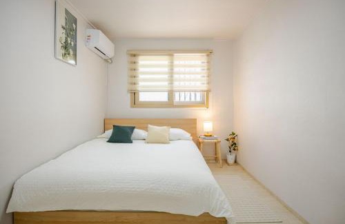 Seongsu Apartment | 서울 성수 건대역 독채 방3개 각방 에어컨 완비 가족 친구 여행 최적 Private 3-BR House near Seongsu & Konkuk Univ Stations