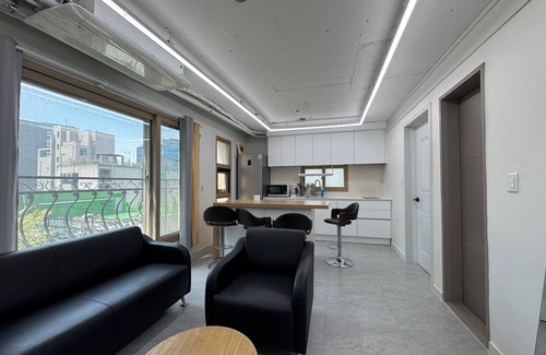 Seongsu Apartment | 오Seongsu Station Jungnangcheon Cherry Blossom Road Han River airport bus