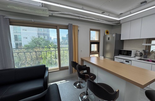 Seongsu Apartment | 오Seongsu Station Jungnangcheon Cherry Blossom Road Han River airport bus