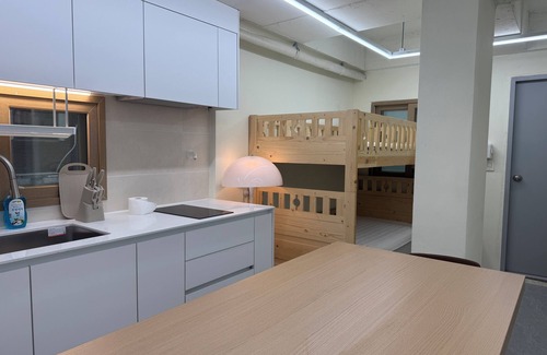 Seongsu Apartment | 이Atelier Seongsu Riverside Loft Cherry Blossom Road Han River airport bu