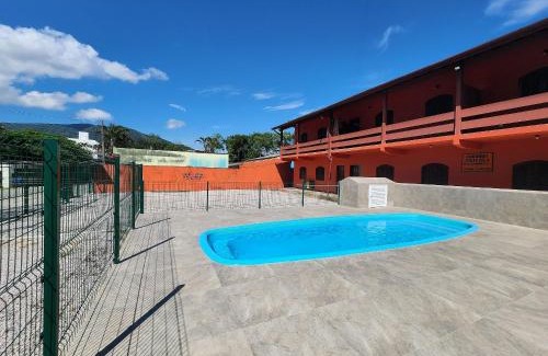 Maranduba Apartment | 0001.08 - Maranduba - Apto - 2 Dormitório - 8 Pessoas - 2 Quadras Do Mar - Piscina - Wi-Fi (Excursão 96 Pessoas)