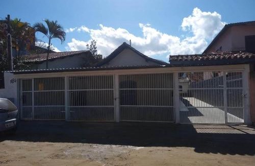 Maranduba Ski Chalet | 0005.02 - Maranduba - Chalé - 1 Dorm - 6 Pess - 3 Quadras Do Mar - Piscina Coletiva - WIFI - Ar Condicionado