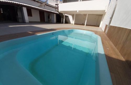 Maranduba Ski Chalet | 0006.01 - Maranduba - Chalé - 1 Dorm - 5 Pess - 3 Quadras Do Mar - Piscina Coletiva - WIFI