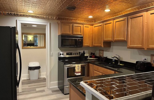 Lorain Apartment | #01 Discover an exciting adventure in historic downtown Lorain.