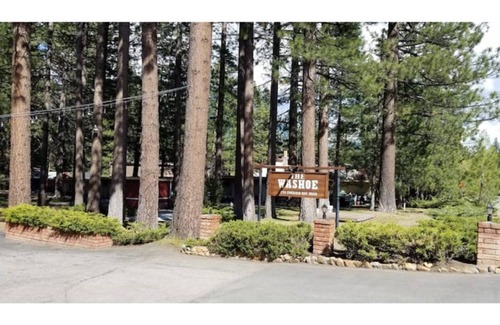 Y Area Apartment | 01-The Cascade Falls studio at the Washoe