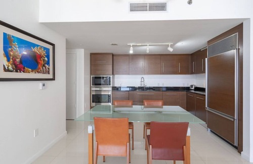 Downtown Miami Apartment | 0142 Skyline Serenity 1B/1B – 10% Off for Thanksgiving